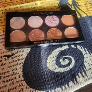Revolution  ultra bronze pallete  golden sugar brand new